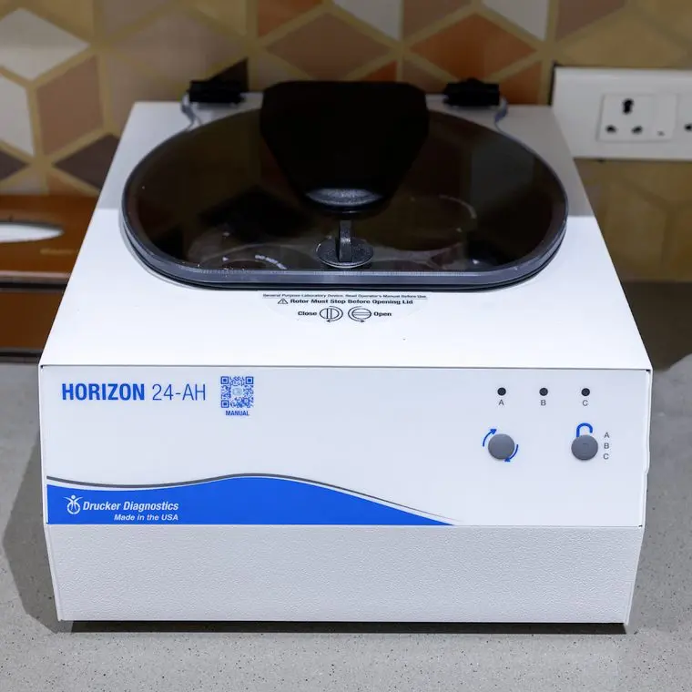 Clinical centrifuge used to prepare PRP and GFC